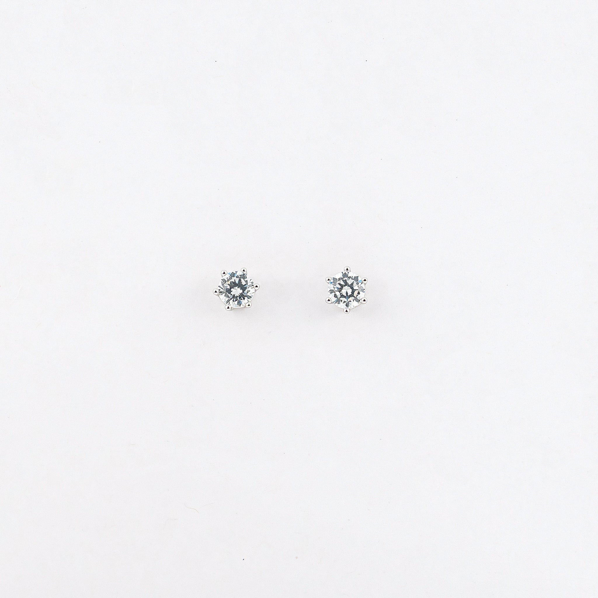 Silver Gleaming round Solitaire Earrings