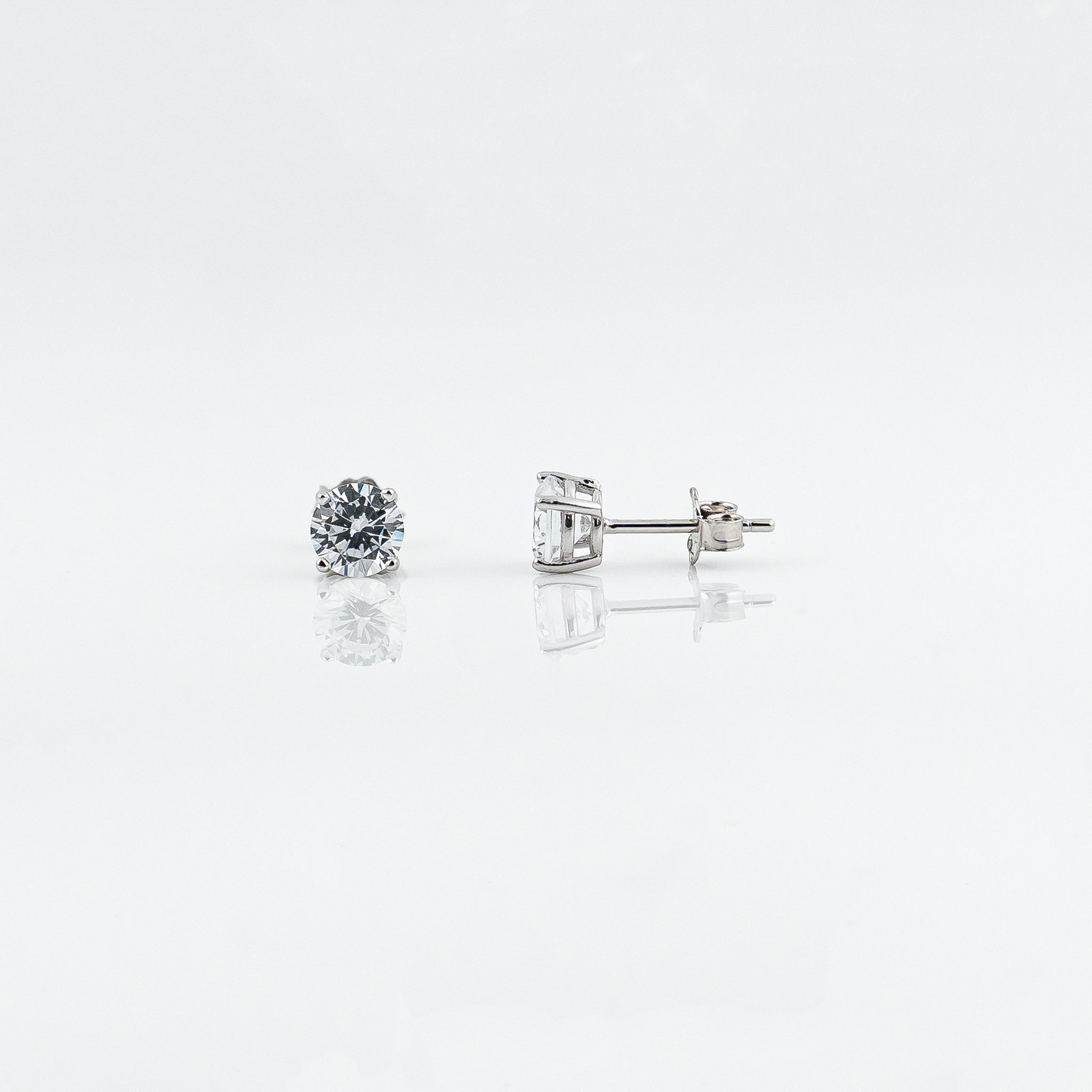 Silver Gleaming round Solitaire Earrings